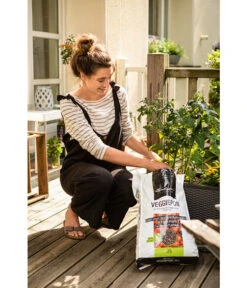 LECHUZA® VEGGIEPON Gemüsepflanzsubstrat 9 LECHUZA® VEGGIEPON Gemüsepflanzsubstrat -Gartenserien Verkaufsgeschäft 4365029 WE MO 002 LechuzaVeggiepon