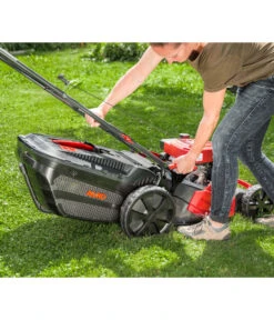 AL-KO Benzinrasenmäher 470 SP-A Premium 9 AL-KO Benzinrasenmäher 470 SP-A Premium -Gartenserien Verkaufsgeschäft 6942890 WE DE 004 RasenmaeherPremium470SPA